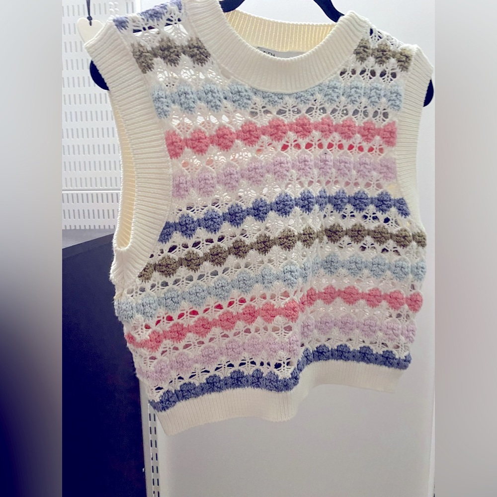 Cute Zara Knit Sweater - sleeveless